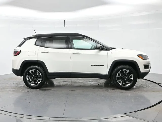 Used 2018 White Clearcoat Jeep Trailhawk image 8