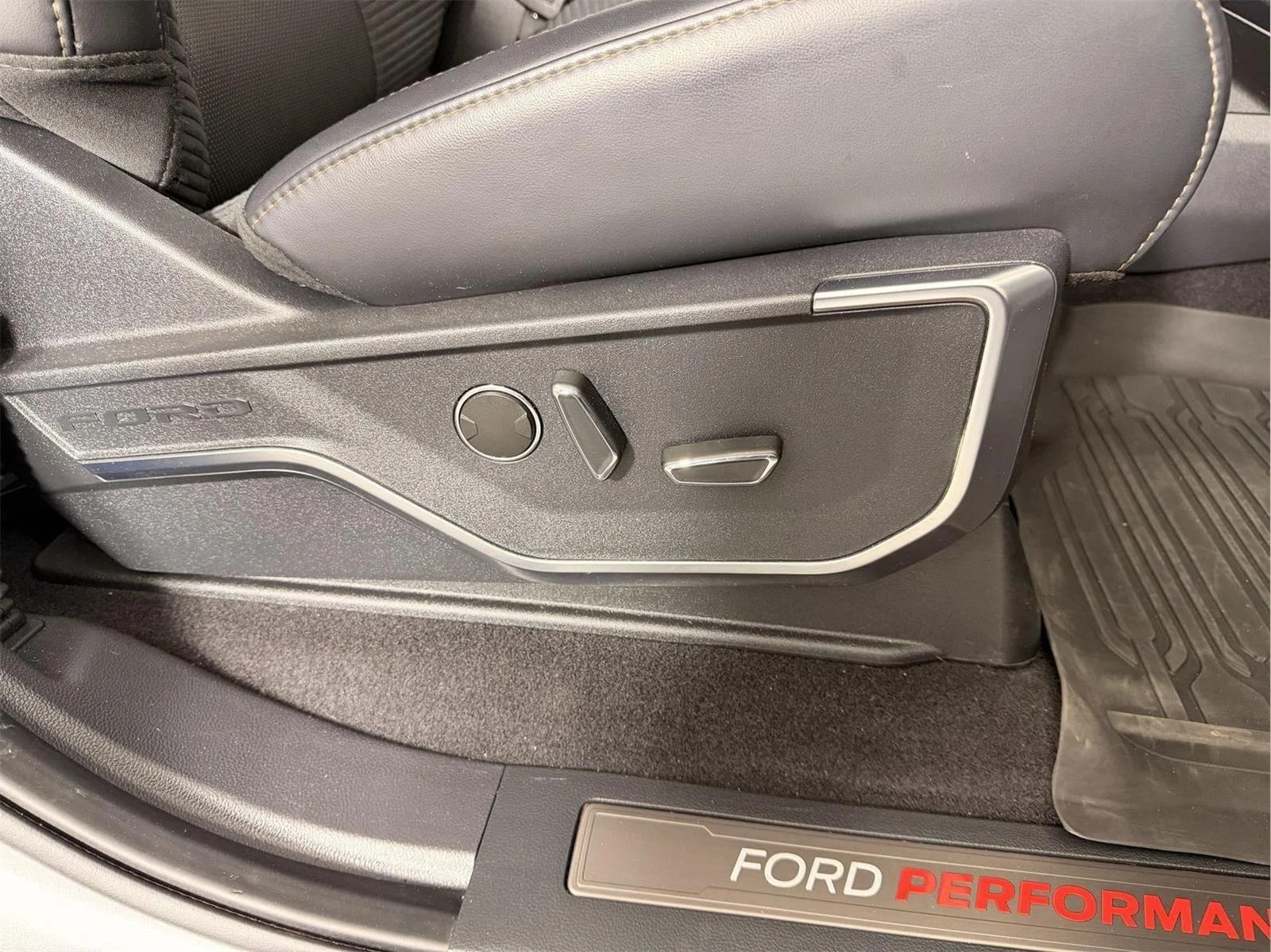 Used 2023 Iconic Silver Ford Raptor image 23