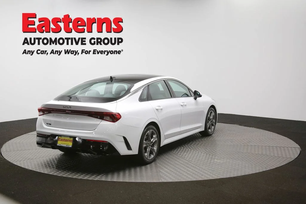Used 2022 White Kia EX image 40