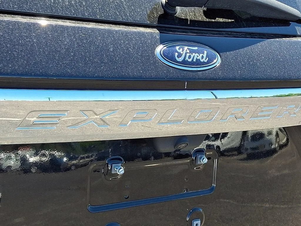 Used 2020 Black Ford Limited image 64