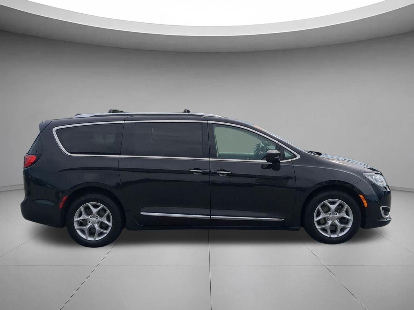 Used 2018 Brilliant Black Crystal Pearlcoat Chrysler Touring L Plus image 6