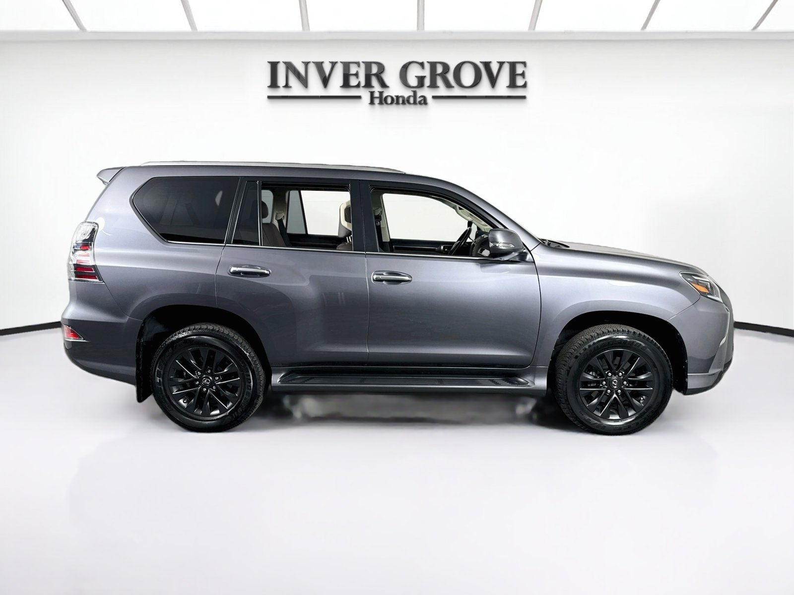 Used 2021 Gray Pearl Lexus 460 image 4