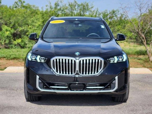 Used 2026 Black Sapphire BMW sDrive40i 4x2 Sports Activity Vehicle image 2