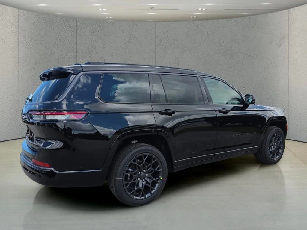 New 2026 Diamond Black Crystal Pearl-Coat Exterior Paint Jeep Summit image 4