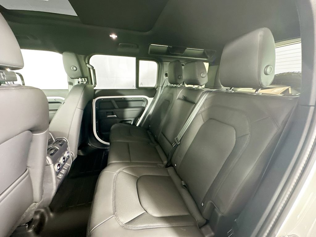 2025 Land Rover Defender S - Photo 23
