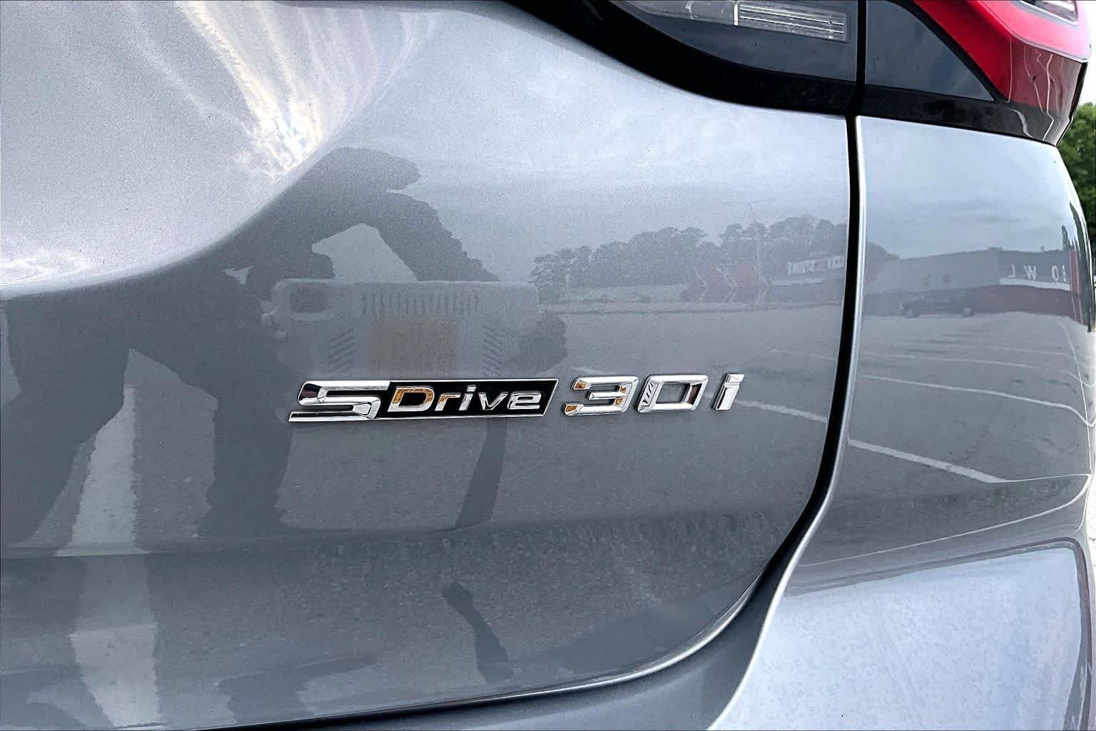 Used 2024 Skyscraper Grey Metallic BMW sDrive30i image 31