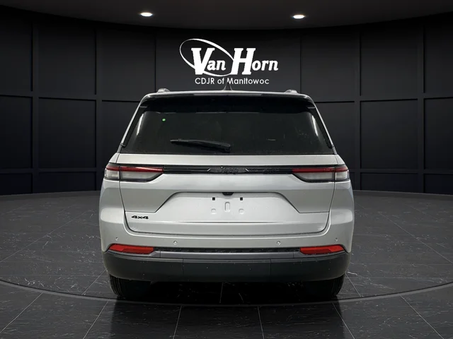 New 2026 Silver Zynith Exterior Paint Jeep Altitude image 14