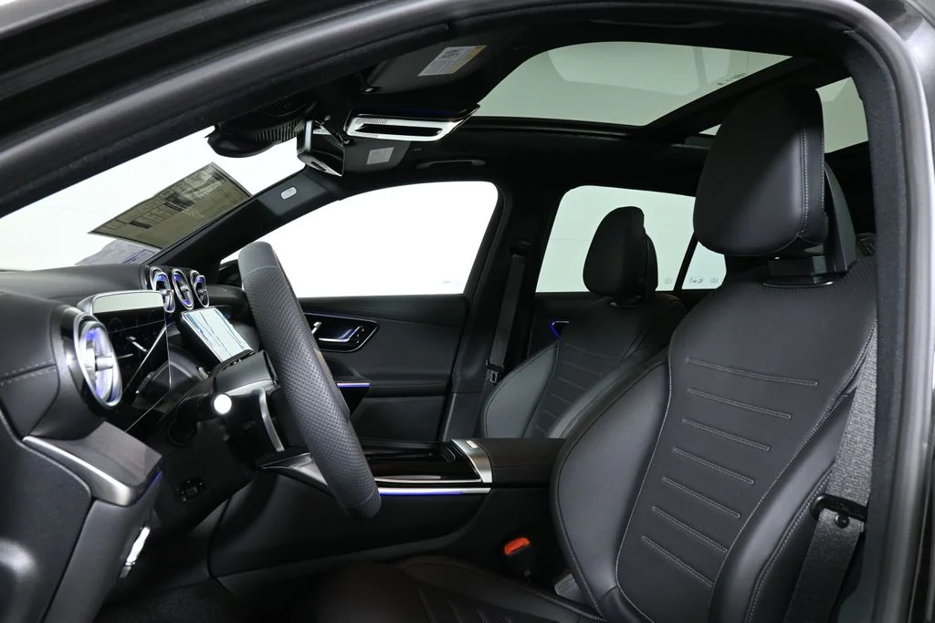 Used 2026  Mercedes-Benz GLC 300 image 13