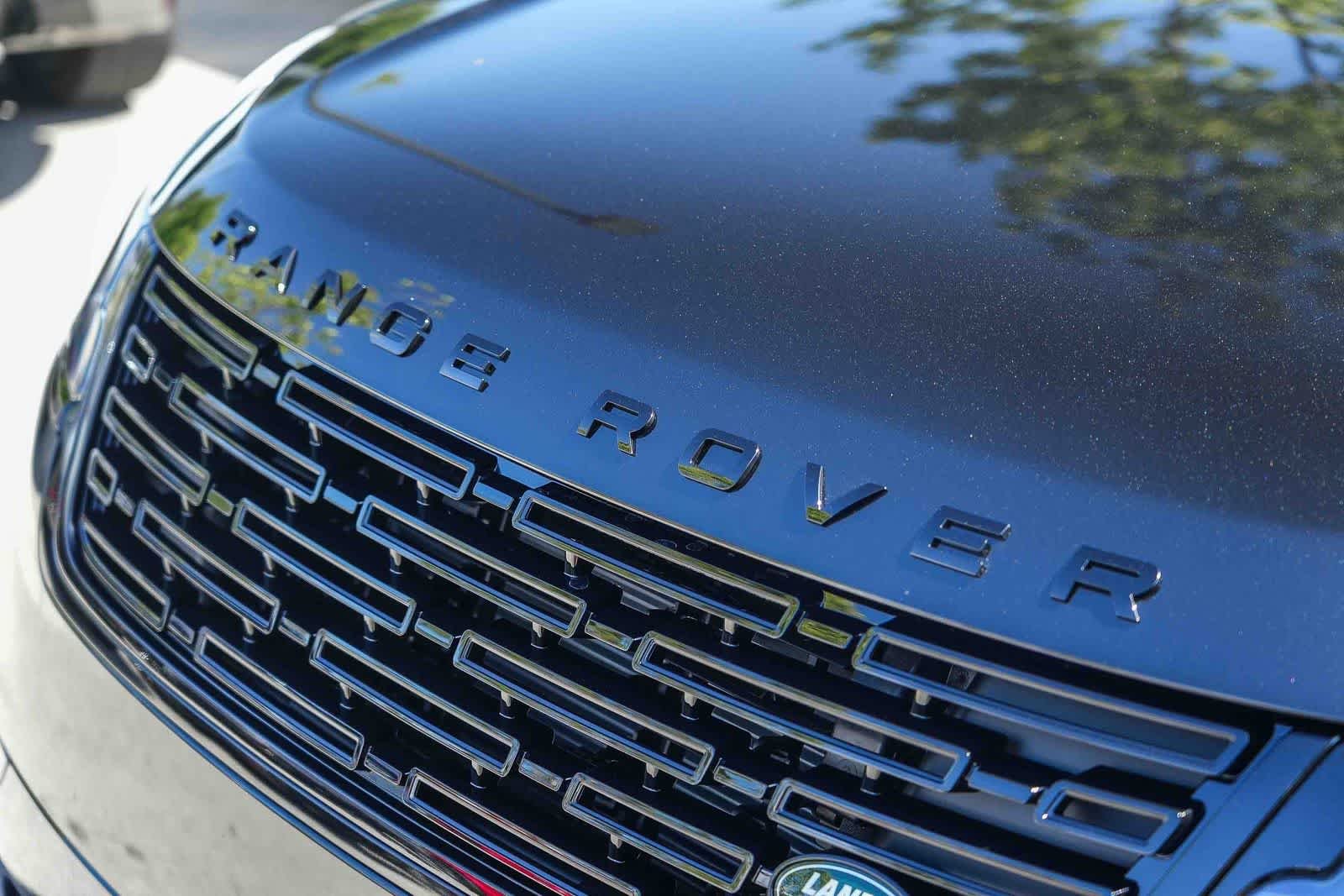 New 2026 Santorini Black Land Rover Dynamic SE image 11