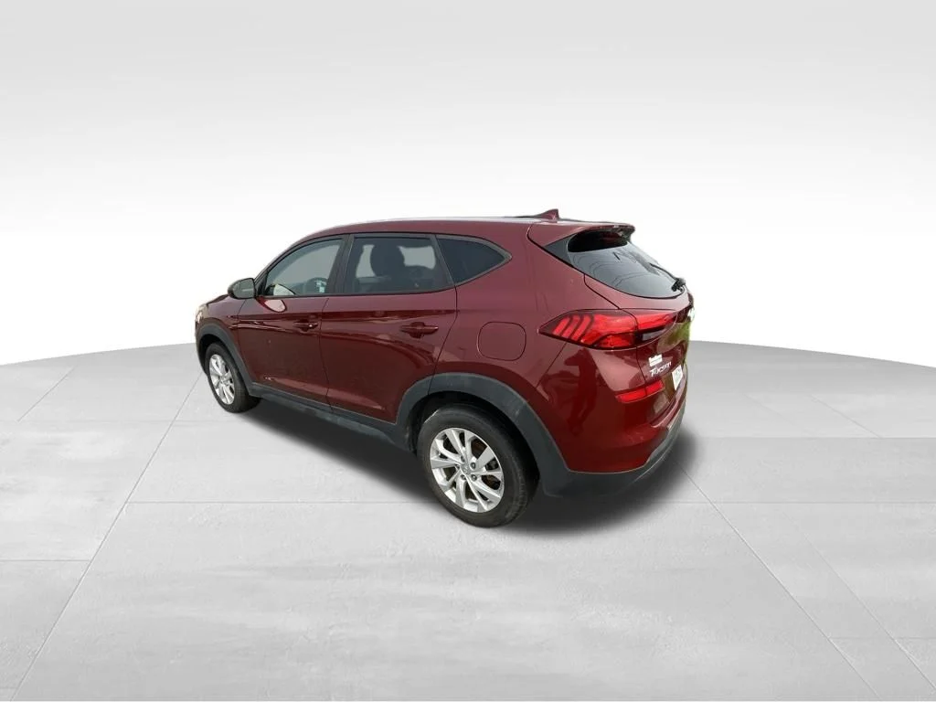 Used 2019 Red Hyundai SE image 13