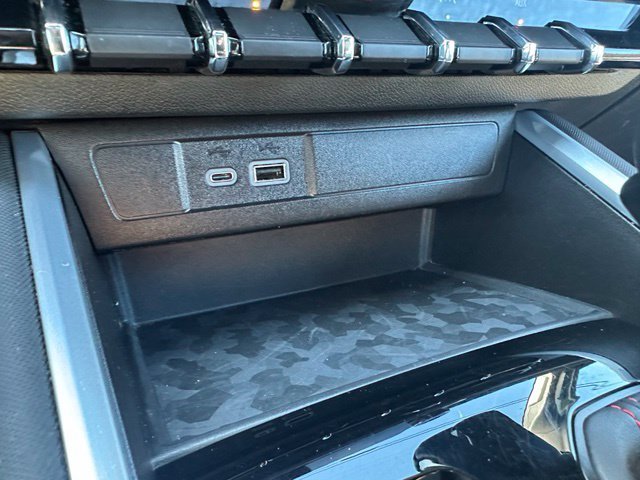 Used 2024 Gray Chevrolet Z71 image 33