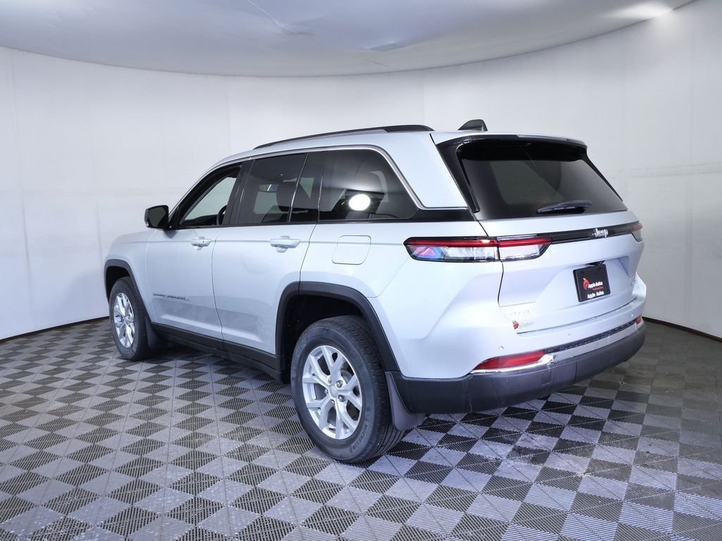 Used 2023 Silver Jeep Limited image 6