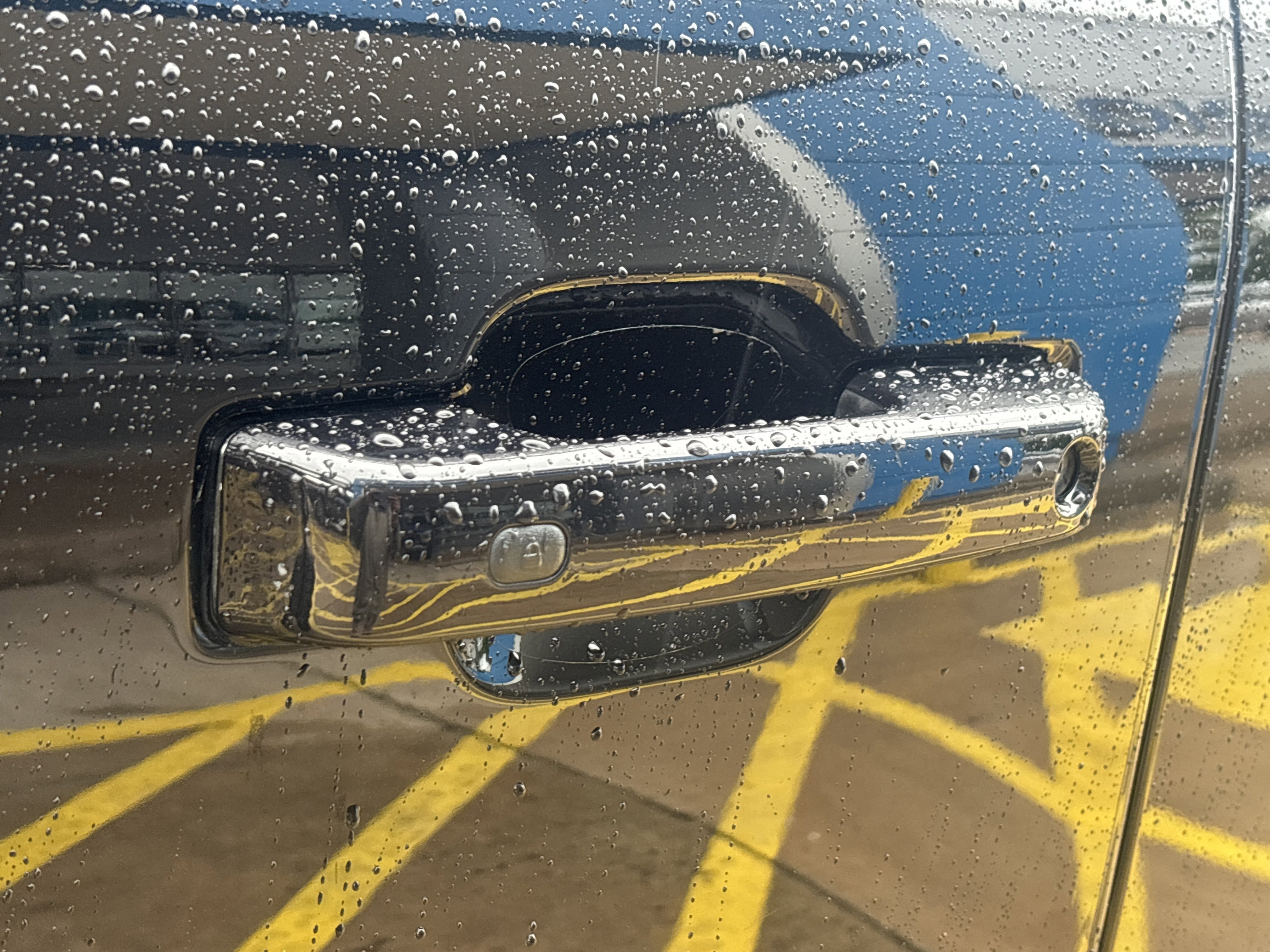 Used 2023  Ford XL image 17