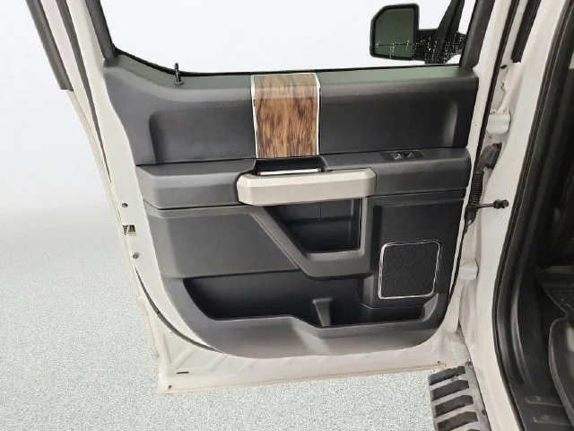 Used 2018 White Platinum Ford Lariat image 27