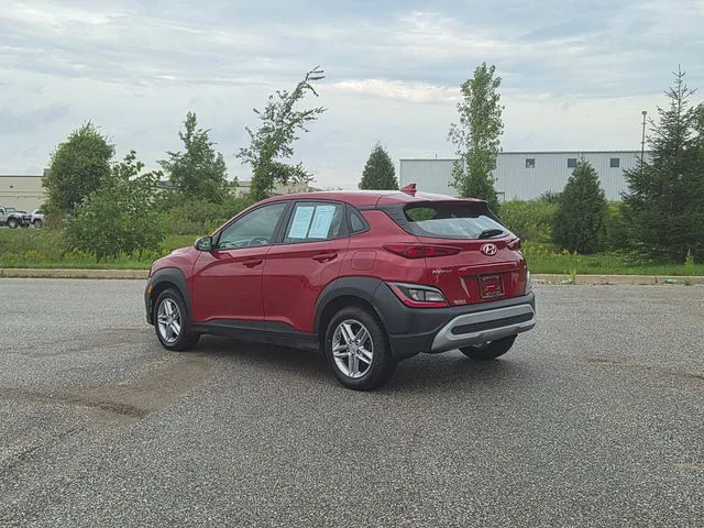Used 2022 Red Hyundai SE image 7