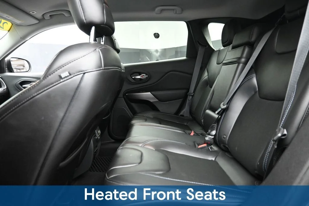 Used 2019 Gray Jeep Latitude Plus image 13