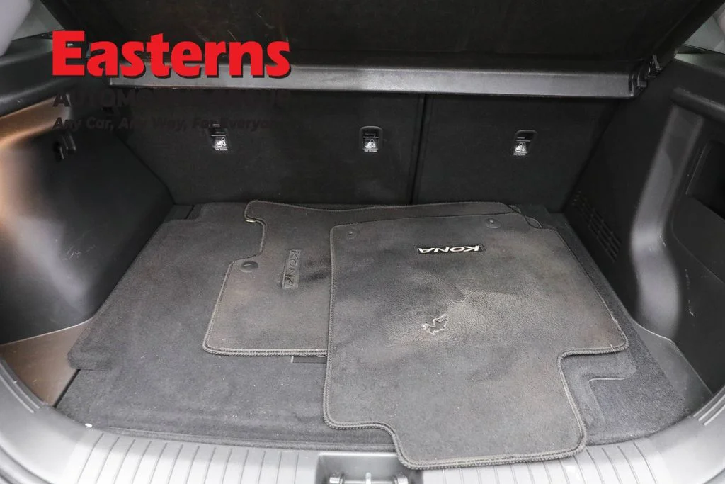 Used 2022 Black Hyundai SEL image 9
