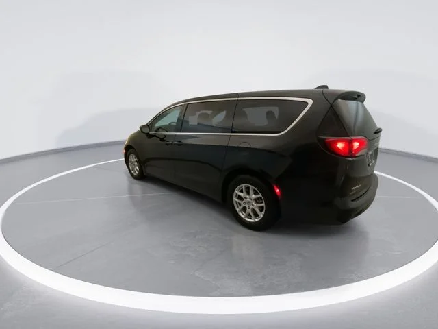 Used 2021 Black Chrysler LX image 2
