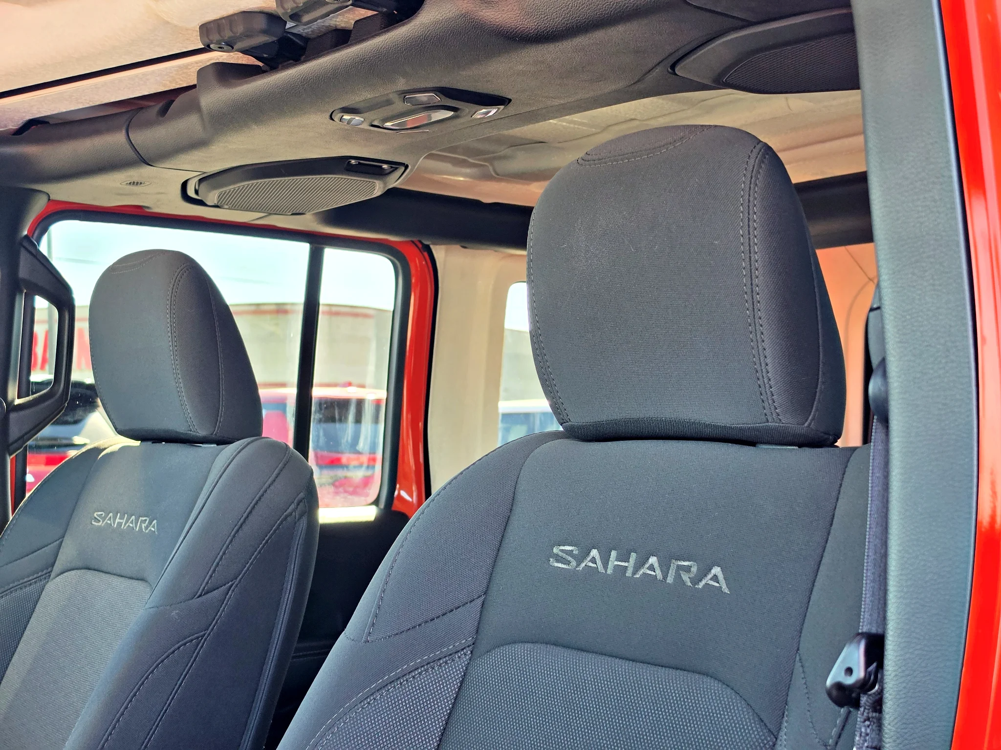 Used 2018 Punkn Metallic Clearcoat Jeep Sahara image 22