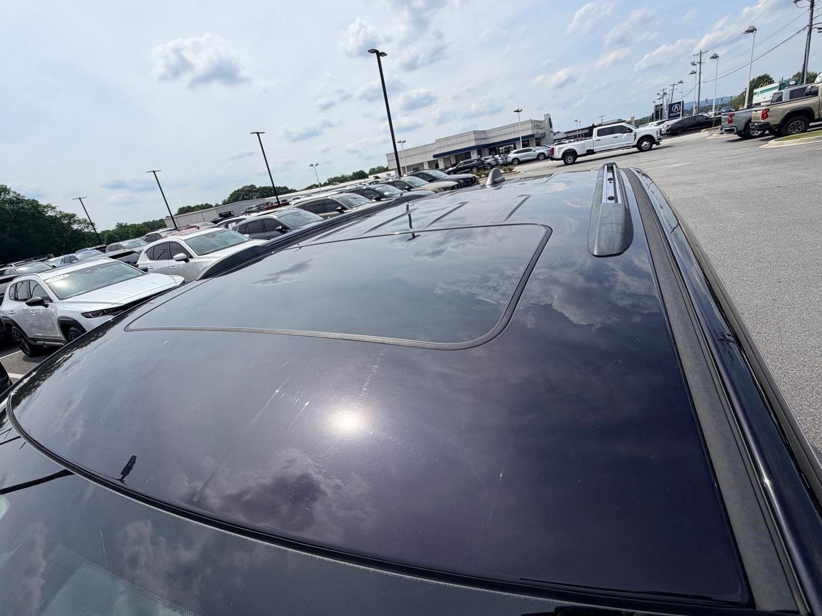Used 2020 Diamond Black Crystal Pearlcoat Jeep Limited image 22