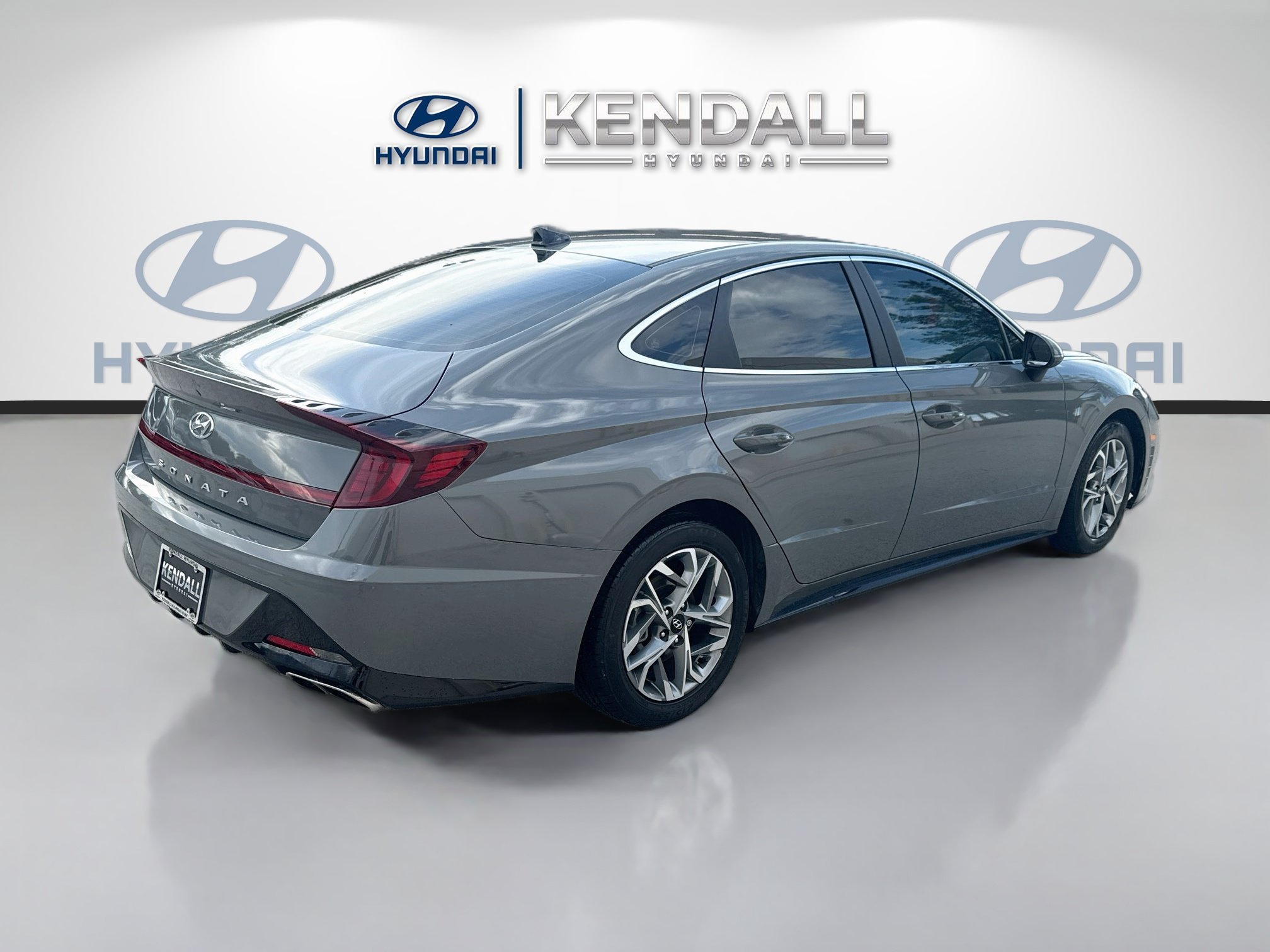 Used 2023 Hampton Gray Hyundai SEL image 6