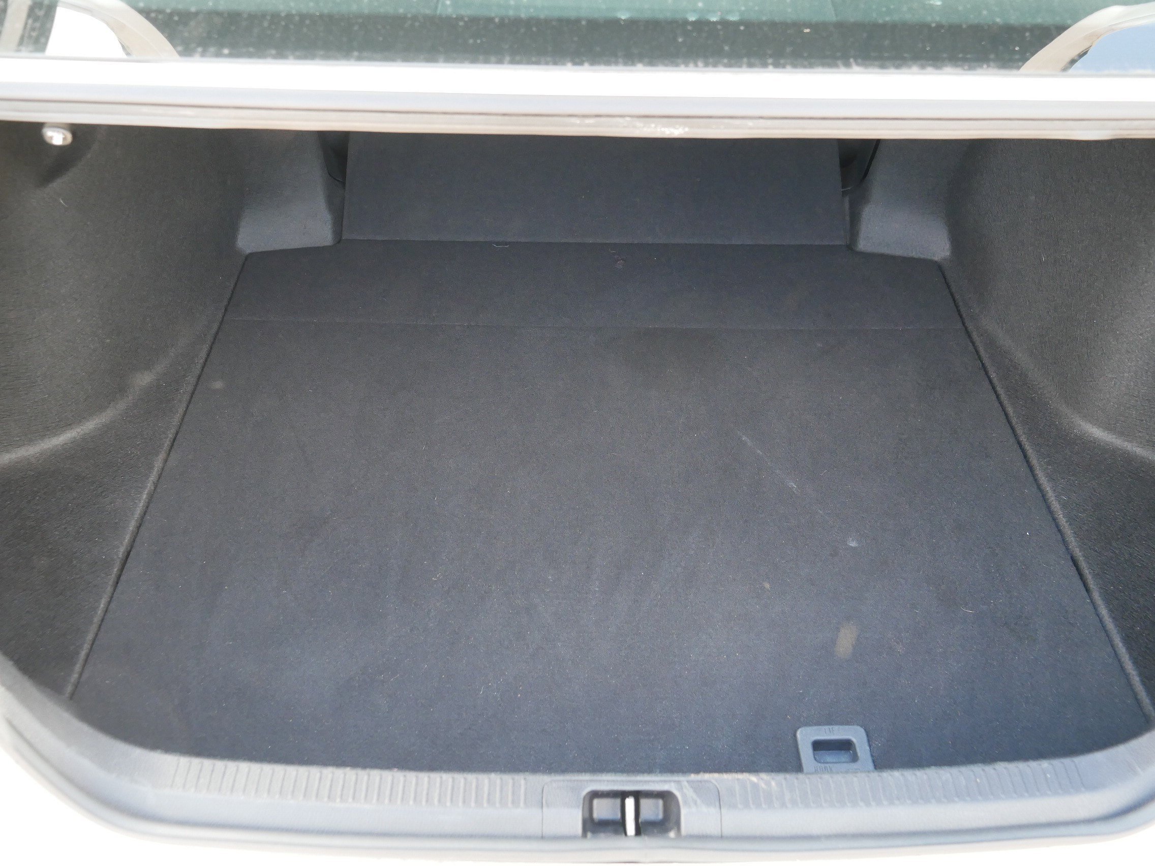 Used 2019 Wind Chill Pearl Toyota XLE image 18