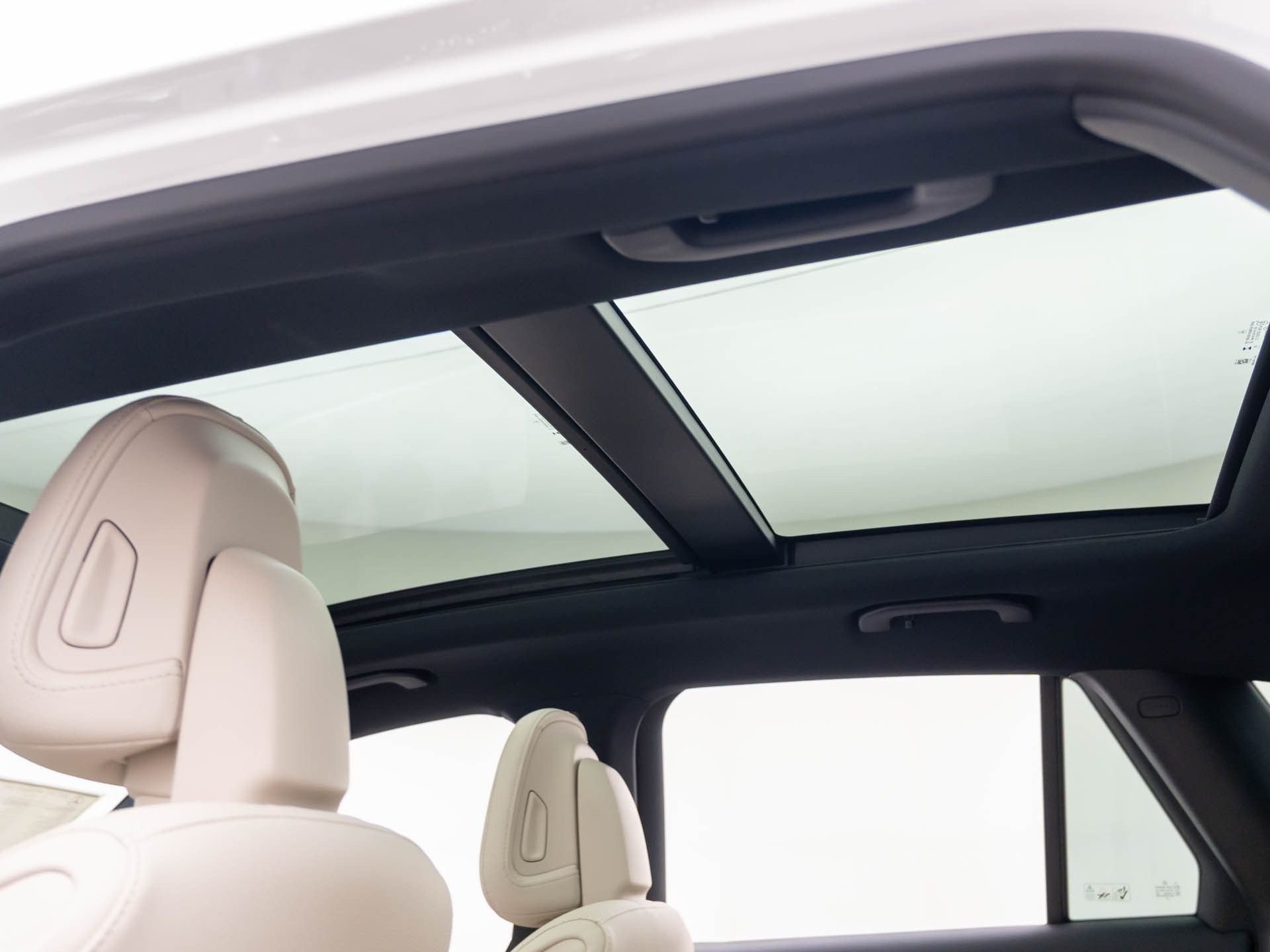 New 2027 Polar White Mercedes-Benz GLC 300 image 20
