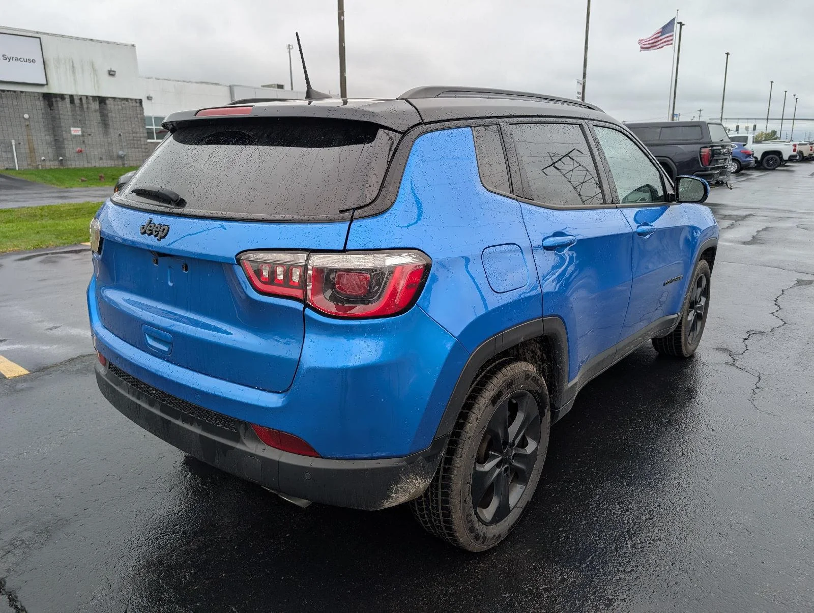 Used 2018 Laser Blue Pearlcoat Jeep Altitude image 8
