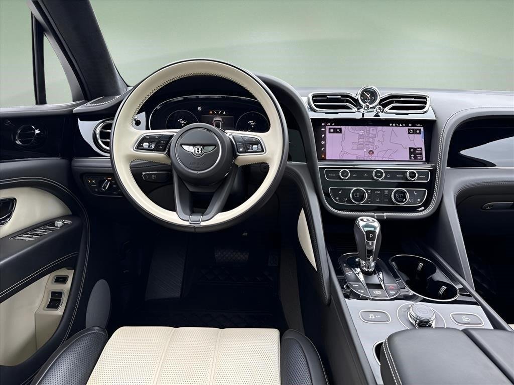 Used 2023 Glacier White Bentley V8 image 10