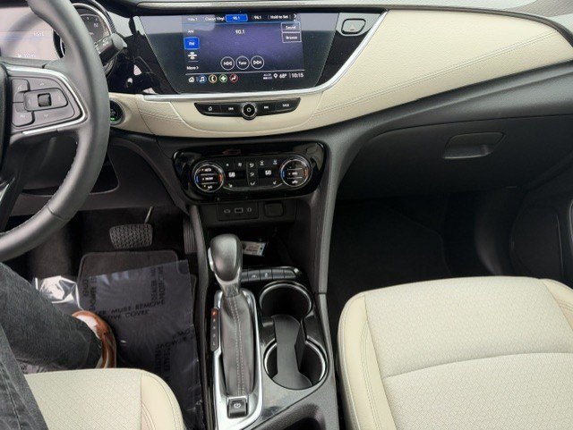 Used 2022 Summit White Buick Select image 15
