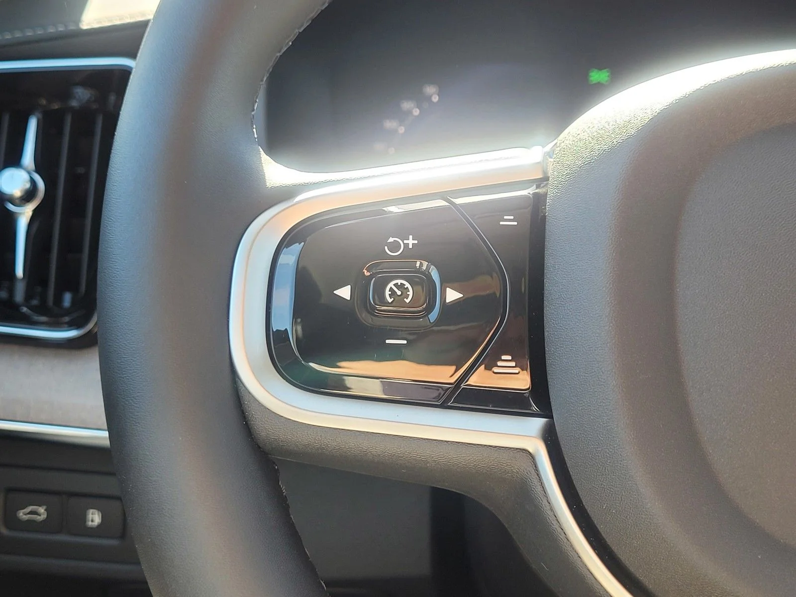 New 2026 Blue Volvo T8 Ultra image 18