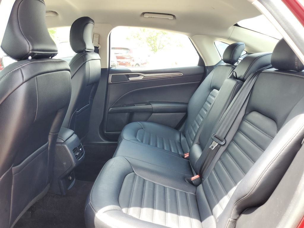 Used 2017 Red Ford SE image 12