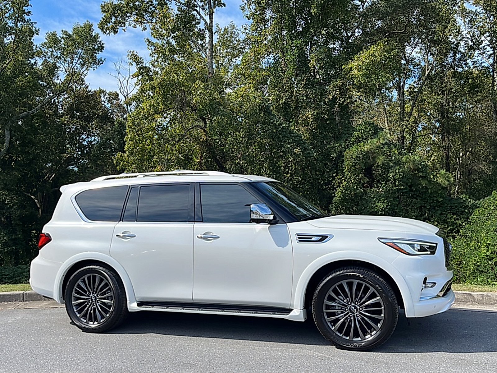 2023 INFINITI QX80 Sensory 4WD