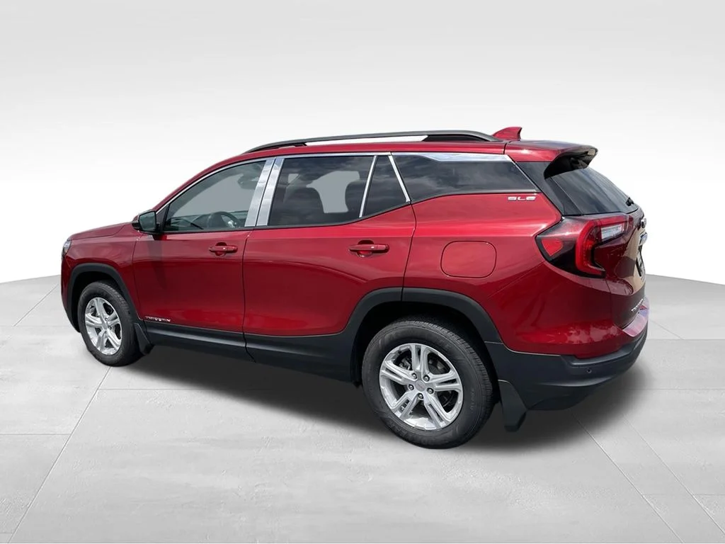 Used 2022 Cayenne Red Tintcoat GMC SLE image 6
