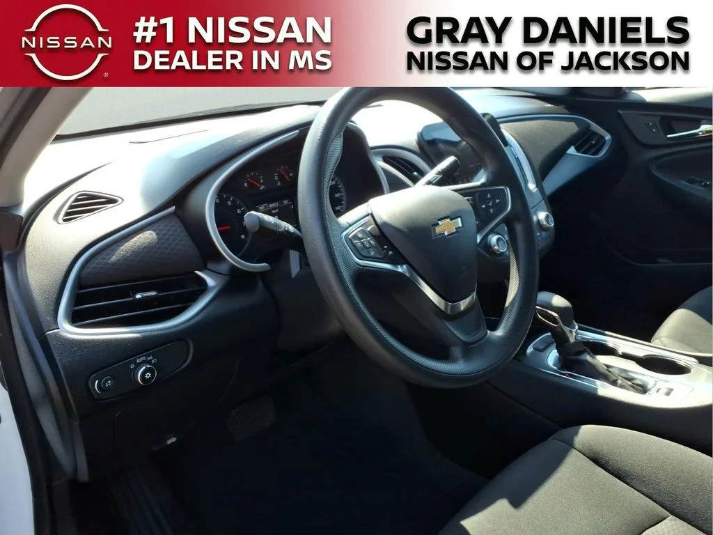Used 2024 White Chevrolet LT image 9