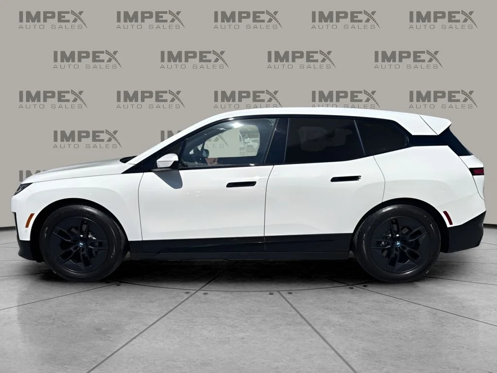 Used 2023 White BMW xDrive50 image 2