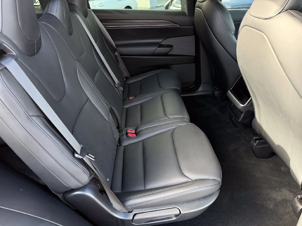 Used 2024  Tesla NA image 18