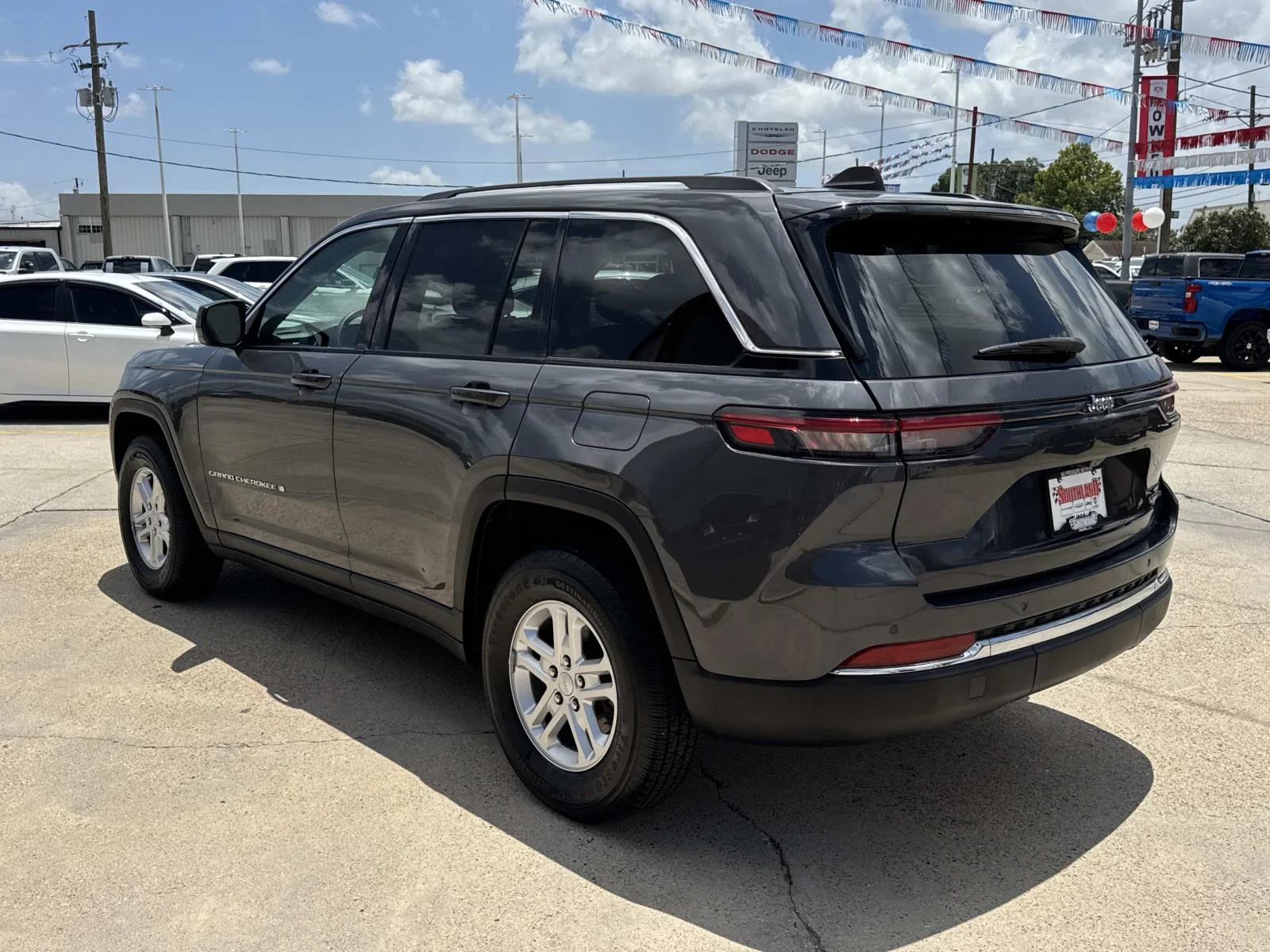 Used 2024 Baltic Gray Metallic Clearcoat Jeep Laredo image 5