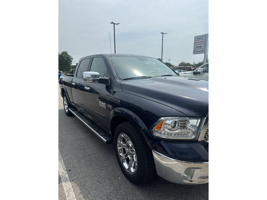 Used 2017 True Blue Pearlcoat Ram Laramie image 9