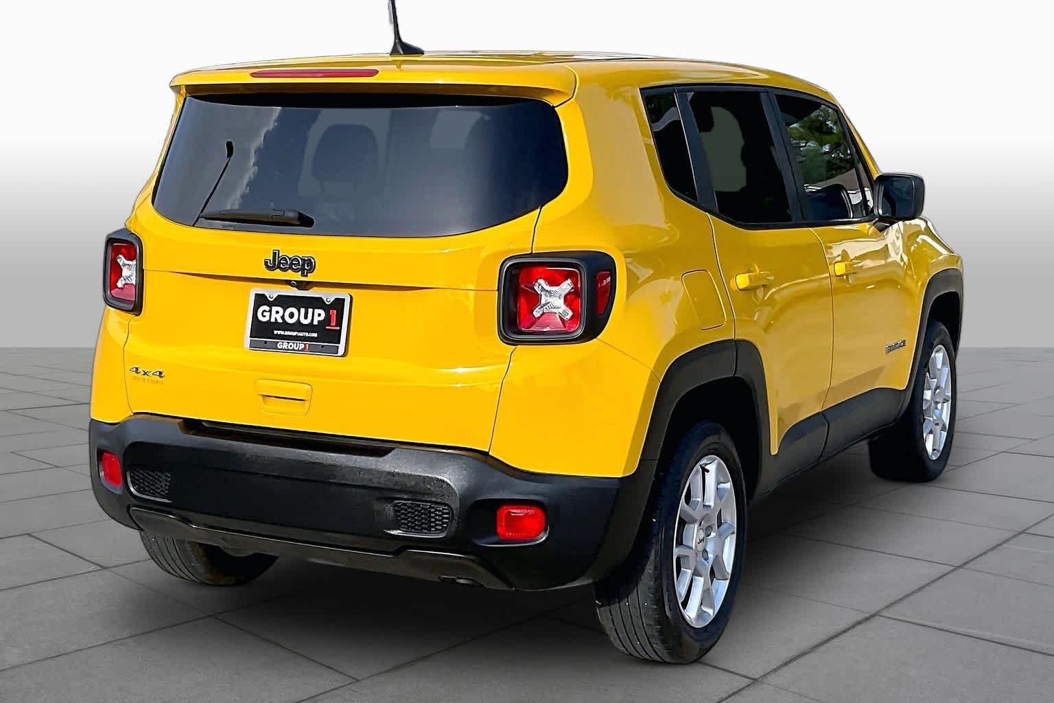 Used 2023 Solar Yellow Clearcoat Jeep Latitude image 13