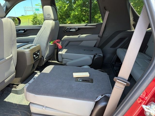 Used 2025 Red Chevrolet Z71 image 10