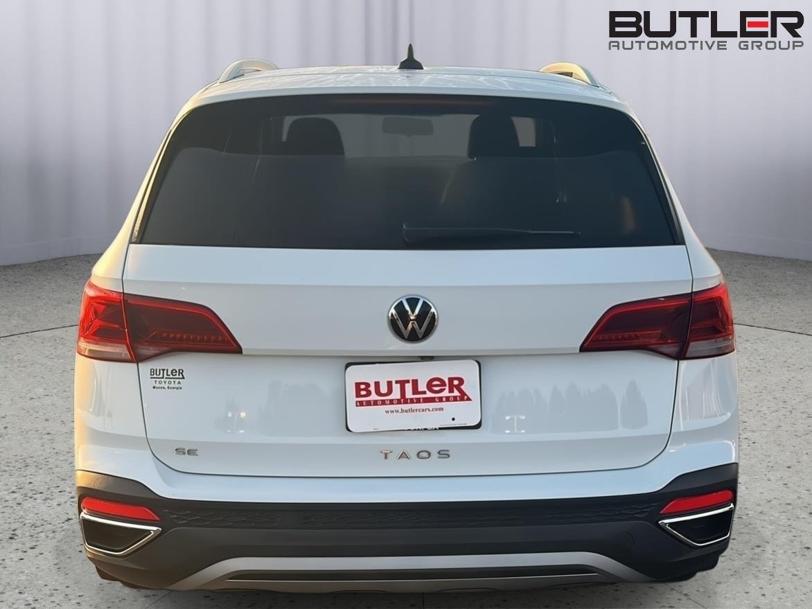 Used 2022 Pure White Volkswagen SE image 5