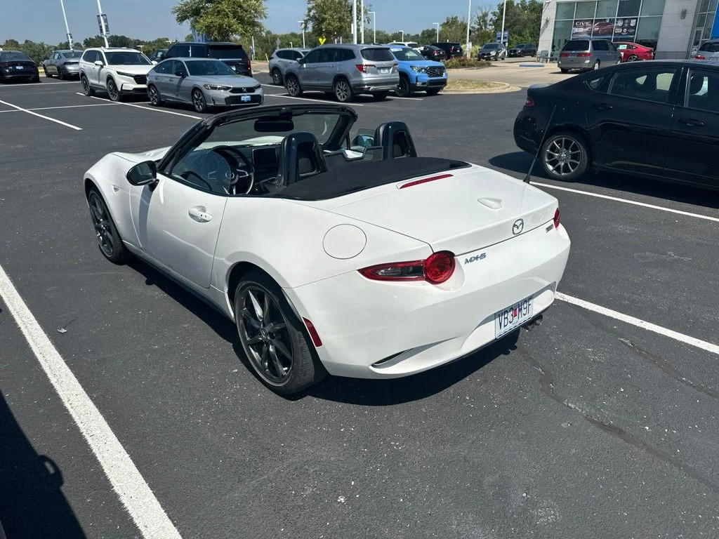 Used 2017 White Mazda Grand Touring image 18
