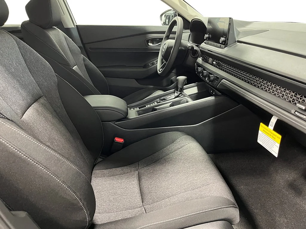 Used 2025  Honda SE image 29