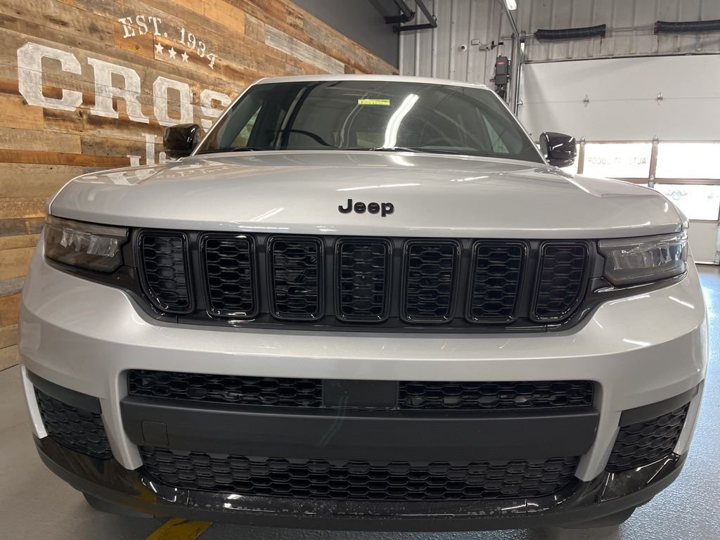 New 2025 Silver Zynith Exterior Paint Jeep Altitude X image 7