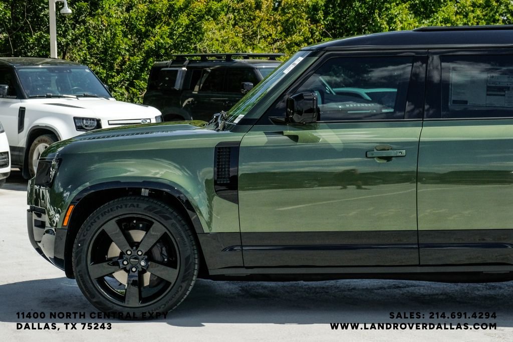New 2026 Woolstone Green Metallic Land Rover X-Dynamic SE image 14