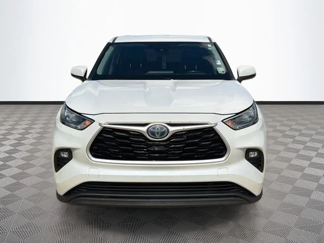 Used 2020 White Toyota LE image 2