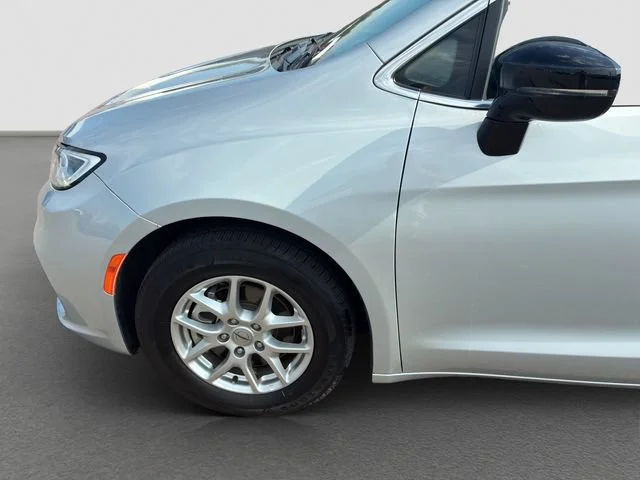 Used 2024 Silver Mist Chrysler Touring L image 10