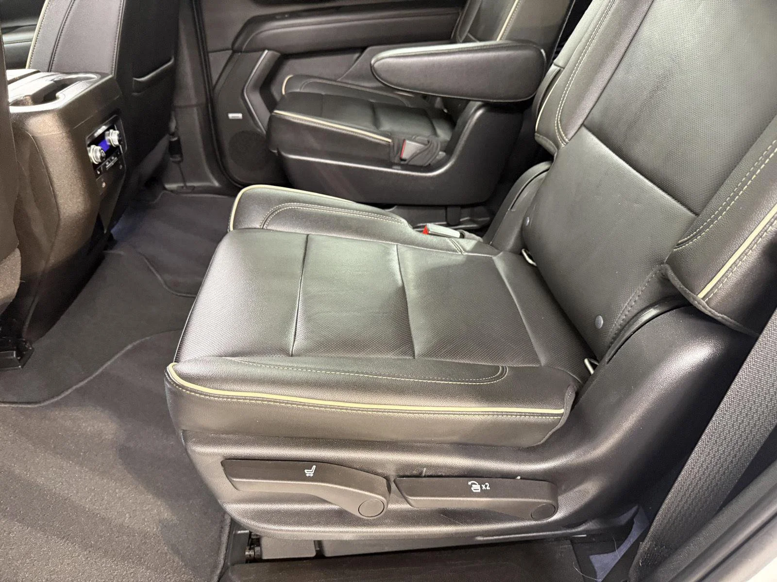 Used 2021 White GMC SLT image 32