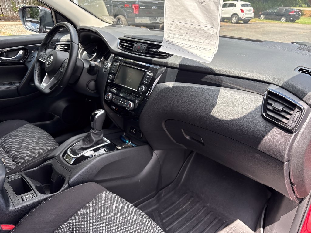 Used 2020 Red Nissan SV image 32